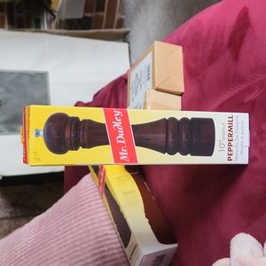COPY - Vintage Mr. Dudley/Gessner PepperMill 10" Glossy Walnut #MRD8CS10PGW NIB